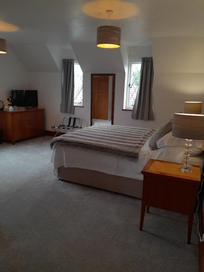 Sadlers Guest House Wokingham Exteriör bild